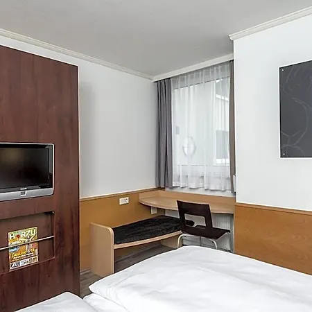 Ibis Leipzig Nord-ost 2* 타우차