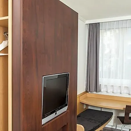 Ibis Leipzig Nord-ost מלון 2*