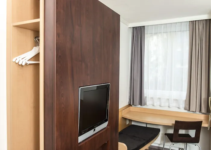 Ibis Leipzig Nord-ost מלון